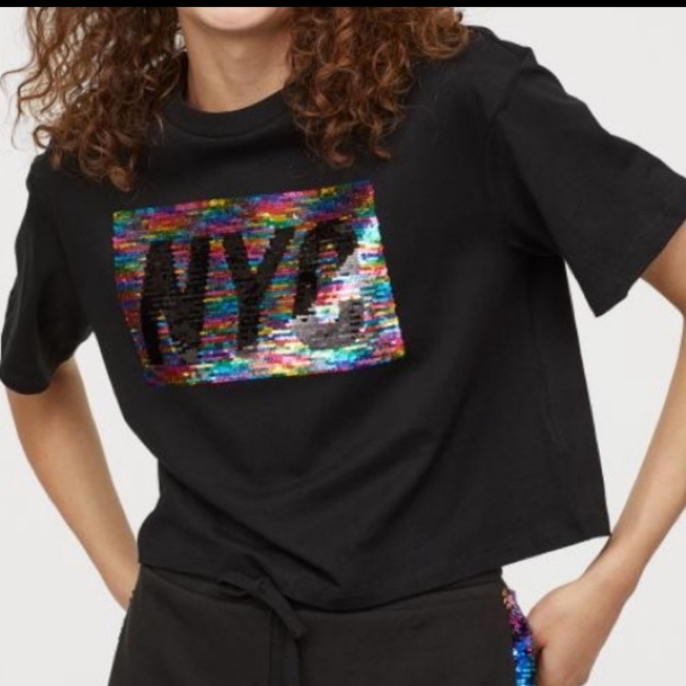 H & M  Divided black reversible sequin top NYC Big Apple Broadway 42nd St. Bronx - Picture 2 of 8